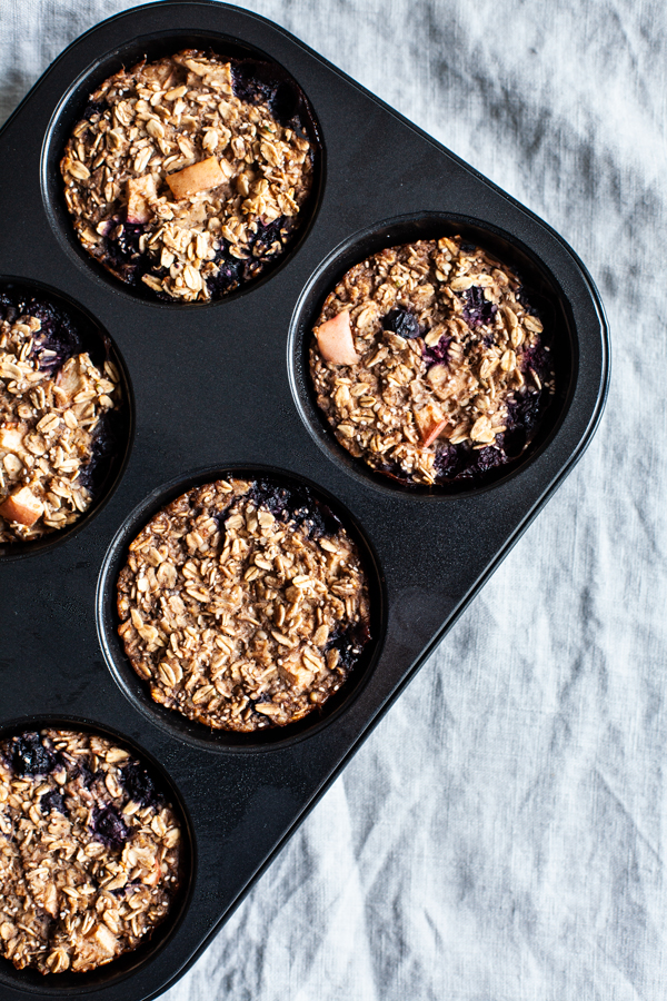 https://www.thefullhelping.com/wp-content/uploads/2018/09/Apple-Berry-Baked-Oatmeal-Cups-1.jpg